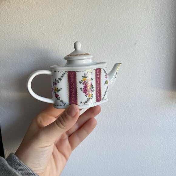 Vintage Bone China Small White Pink Floral Tea Pot Gold Strips Doll - Picture 5 of 8